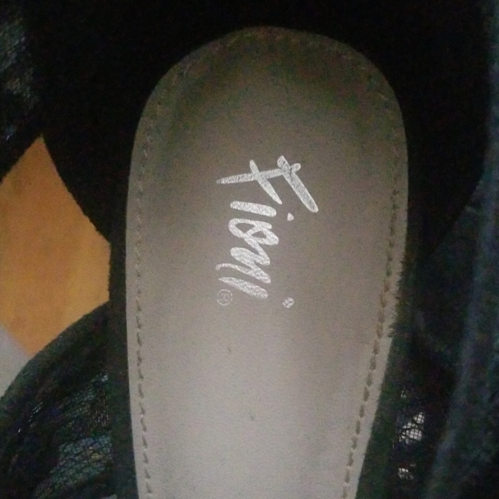 Heels - Picture 3 of 3